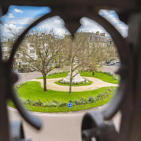 Aux Clefs Des Sacres - Aristide Briand Apartment
